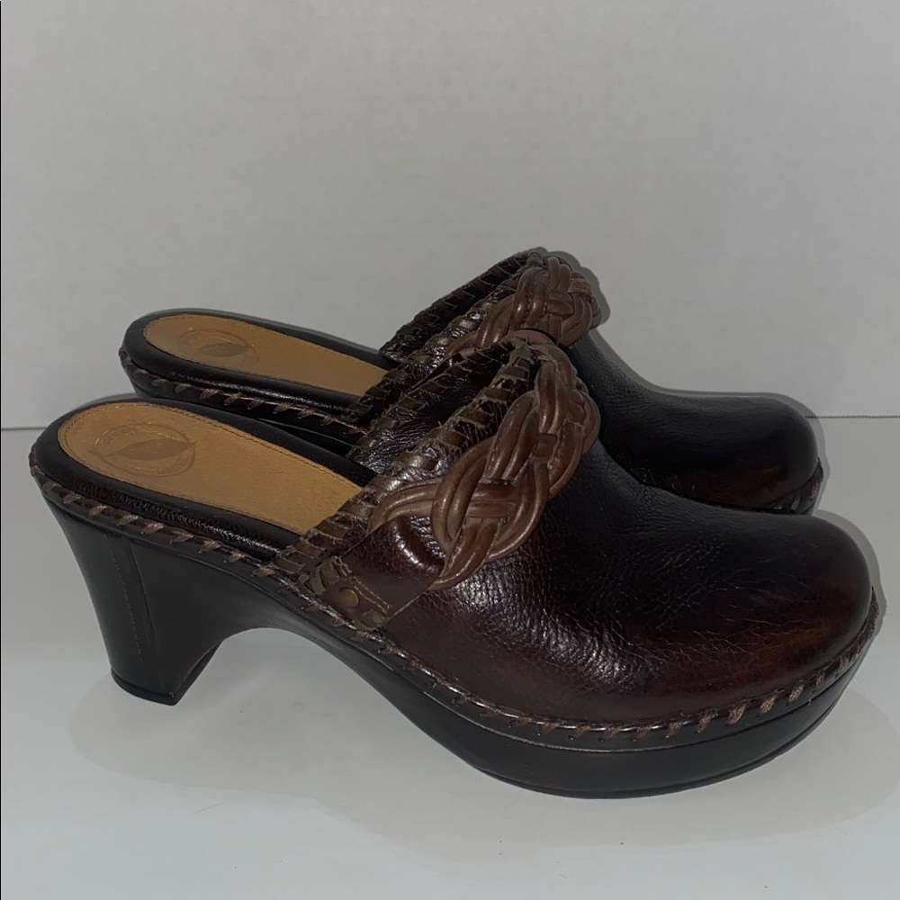 Nurture Brown Leather Clogs With Leather Braid Accent US 8